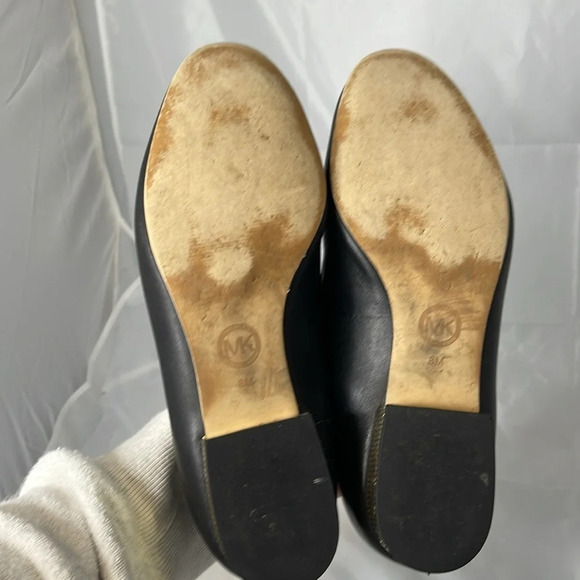 MICHAEL Michael Kors Black Genuine Leather Flat  Loafers Gold Logo Heel Size 8M - Picture 9 of 13